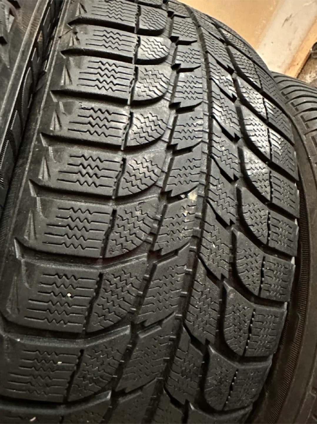 Michelin X-Ice Snow Tires - 225/60R16