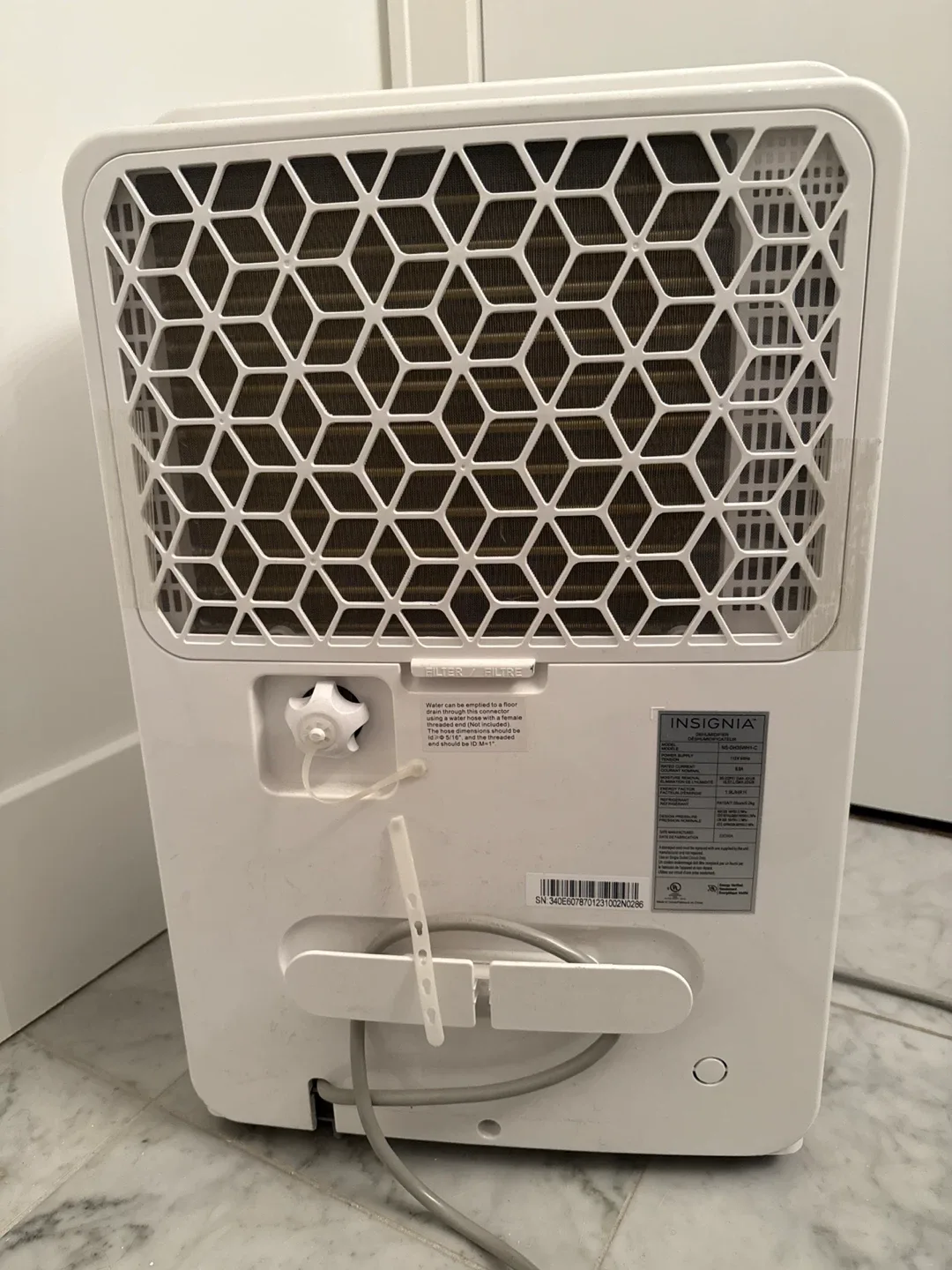 Moving sale: 35 pint White Insignia dehumidifier image indicator(8)