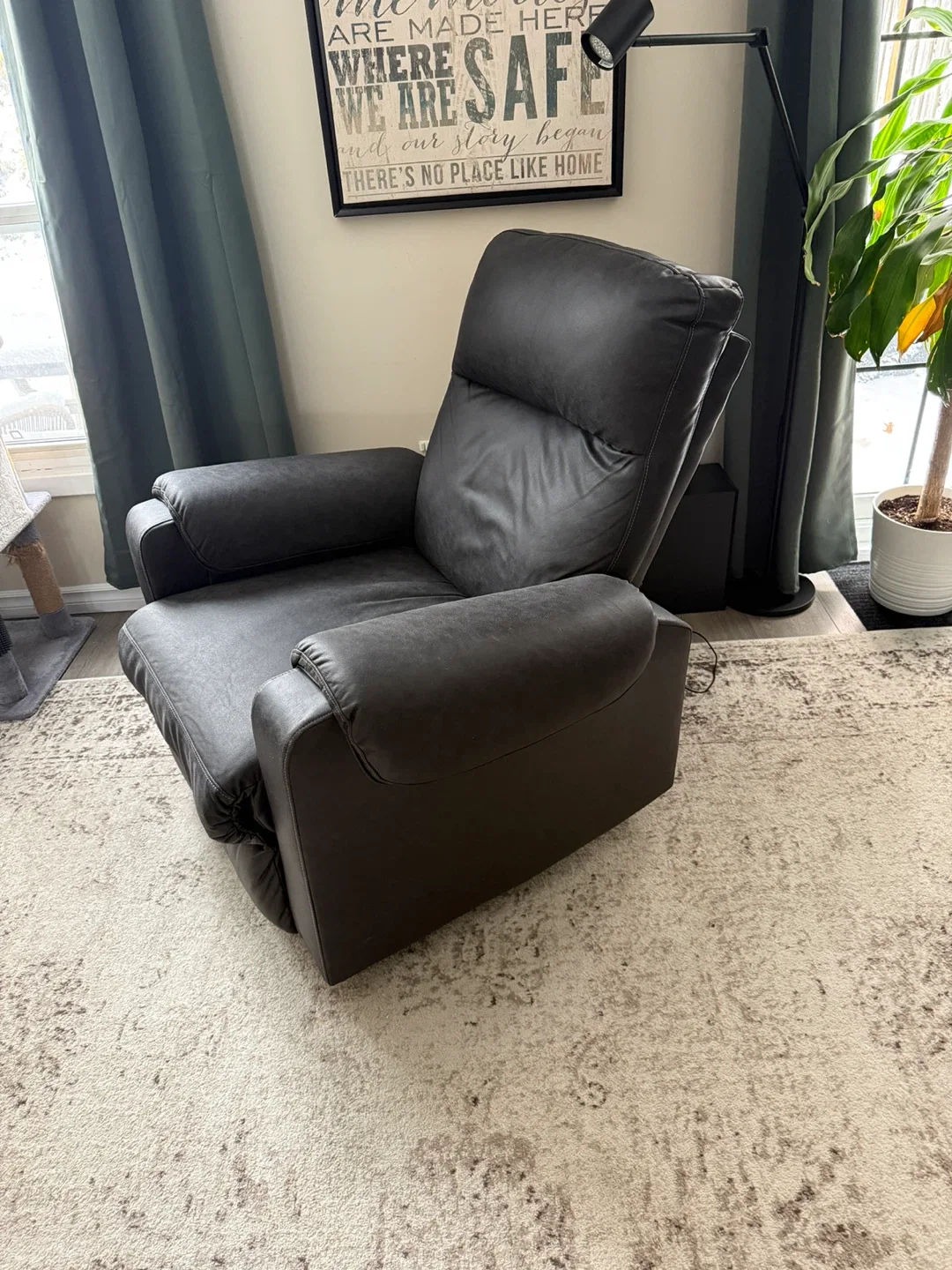 Black Leather Reclining Sofa and Recliner Set