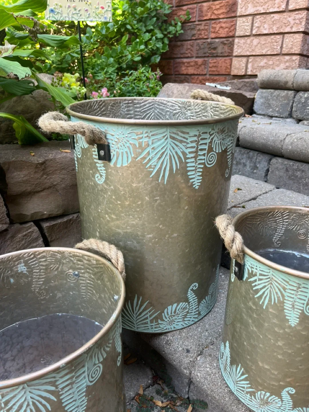 Set of 3 Decorative Metal Planters image indicator(2)