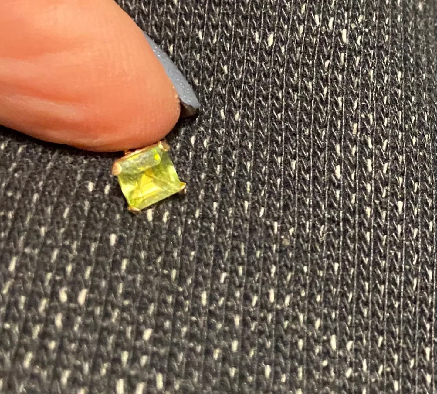 14k Gold Peridot Stud Earrings image indicator(3)