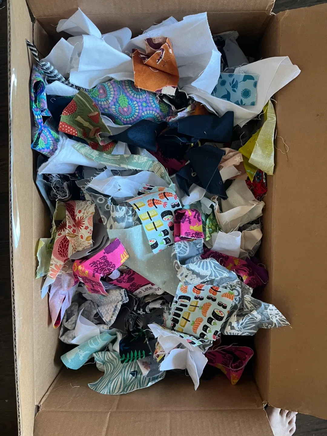 Cotton Fabric Scraps & Crumbs image indicator(2)