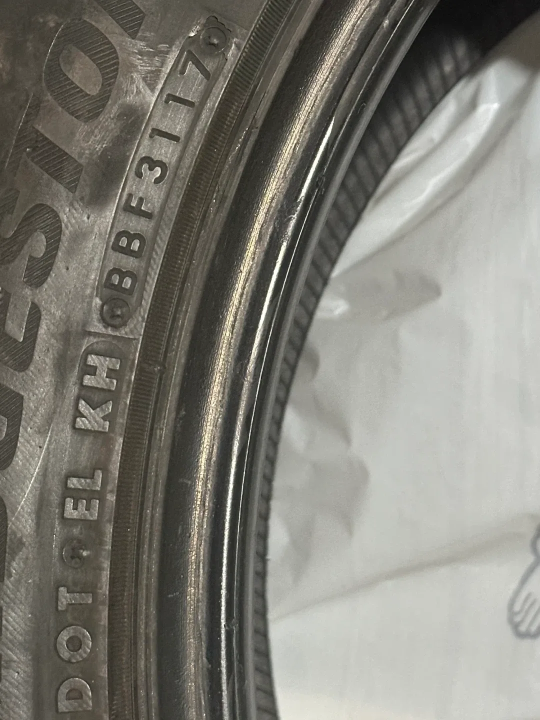 Bridgestone Blizzak P245/50R20 Winter Tires - Set of 4 image indicator(2)