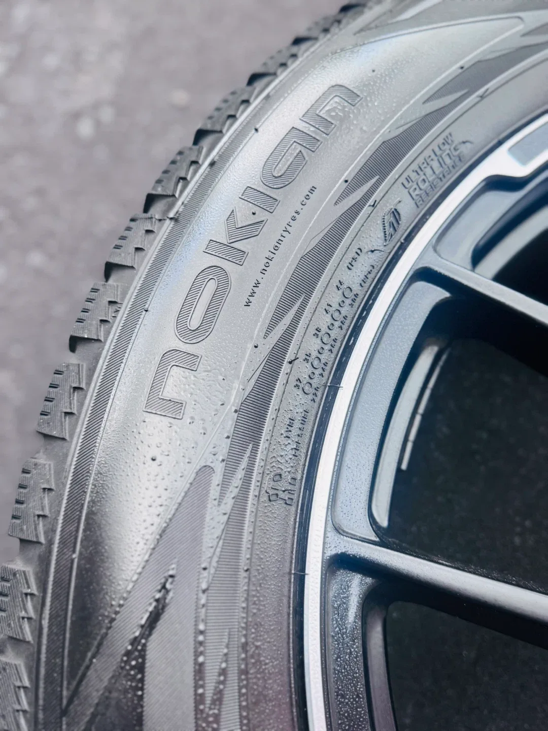 ❄️ NOKIAN Winter Tire & Rim Set – Ready for the Season ❄️ image indicator(3)