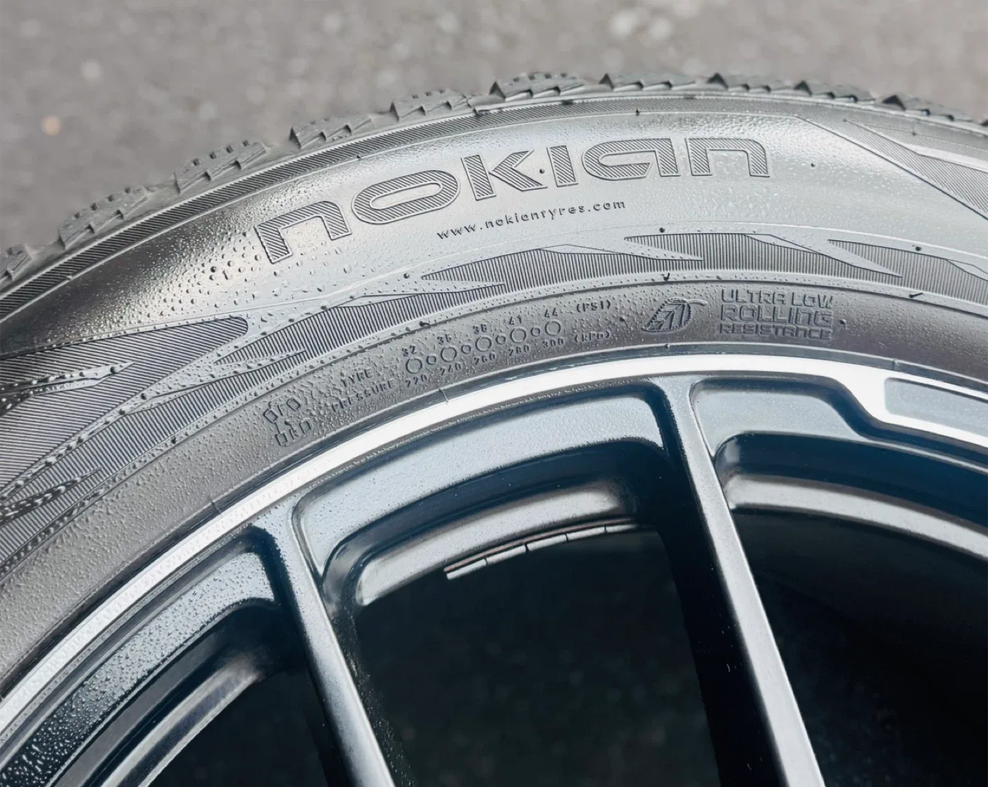❄️ NOKIAN Winter Tire & Rim Set – Ready for the Season ❄️ image indicator(6)