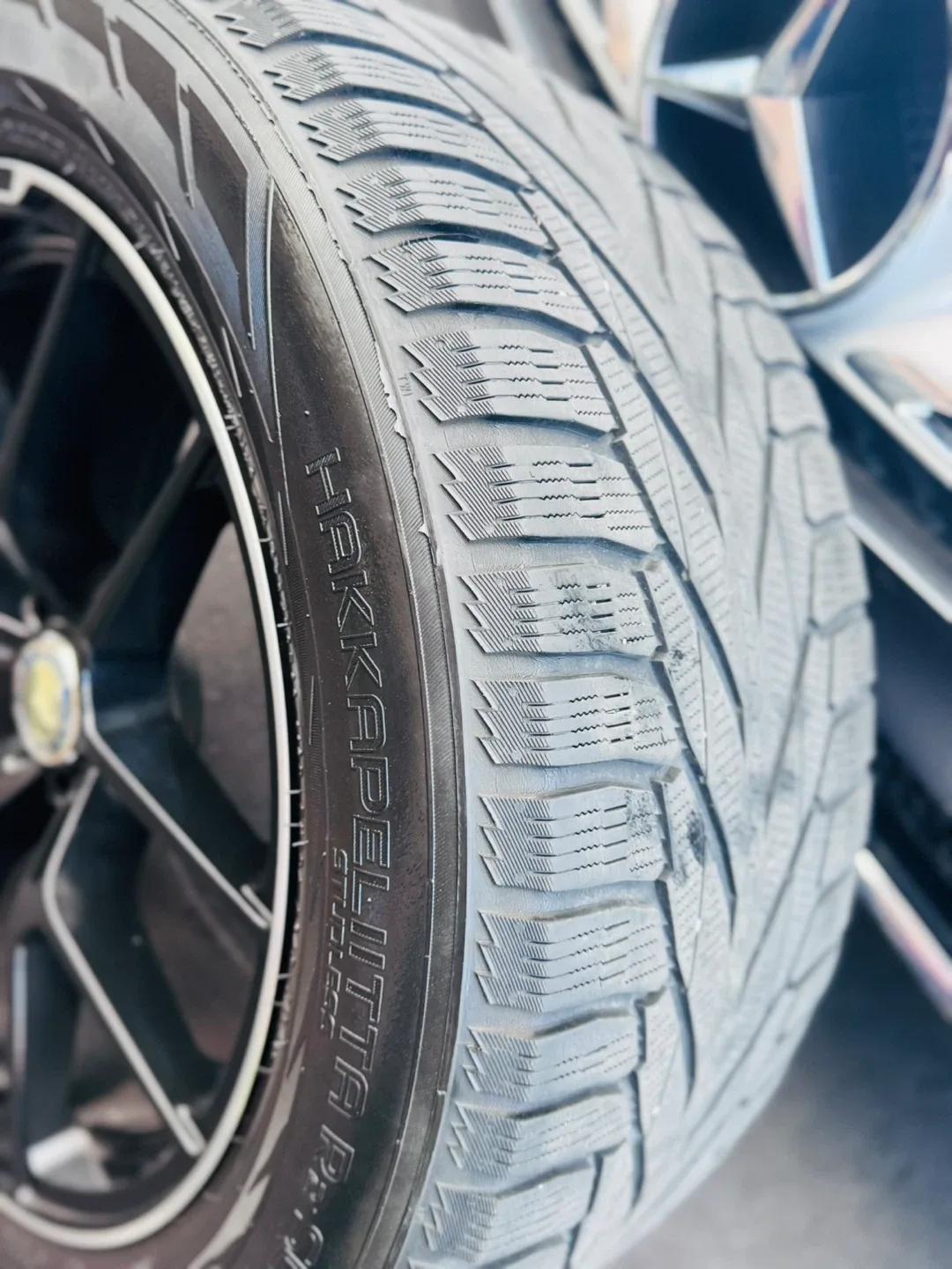 ❄️ NOKIAN Winter Tire & Rim Set – Ready for the Season ❄️ image indicator(9)