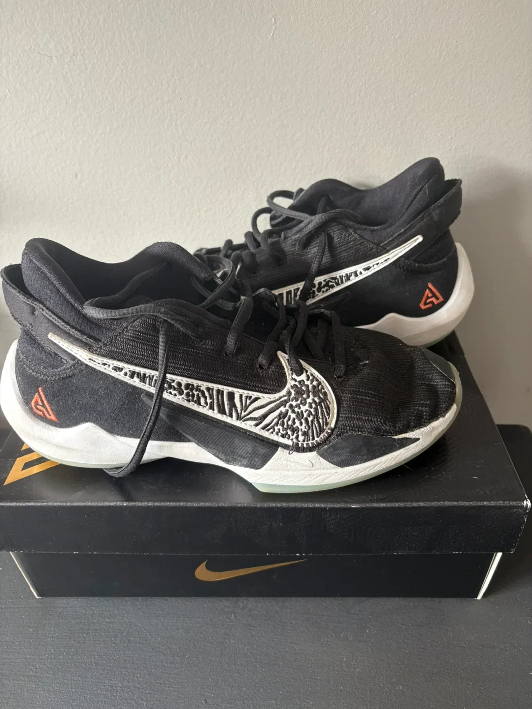 Nike Freak 2 (GS) Black Basketball Shoes - Size 6Y image indicator(2)