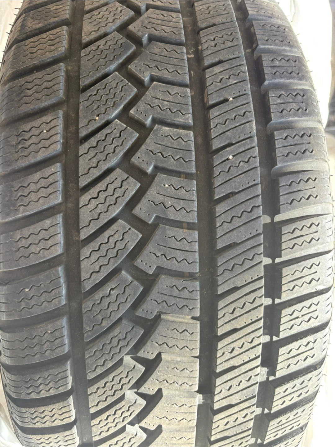 Ovation Winter Tires 245/40R18 97H XL
