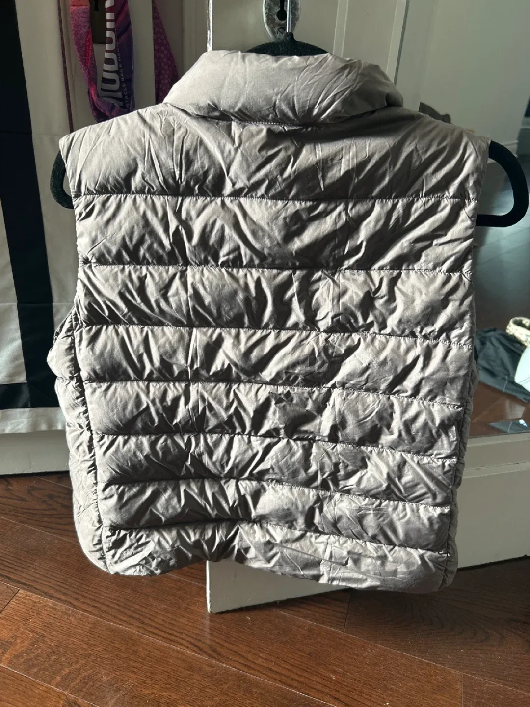 Uniqlo Ultra Light Down Vest - Size M image indicator(3)