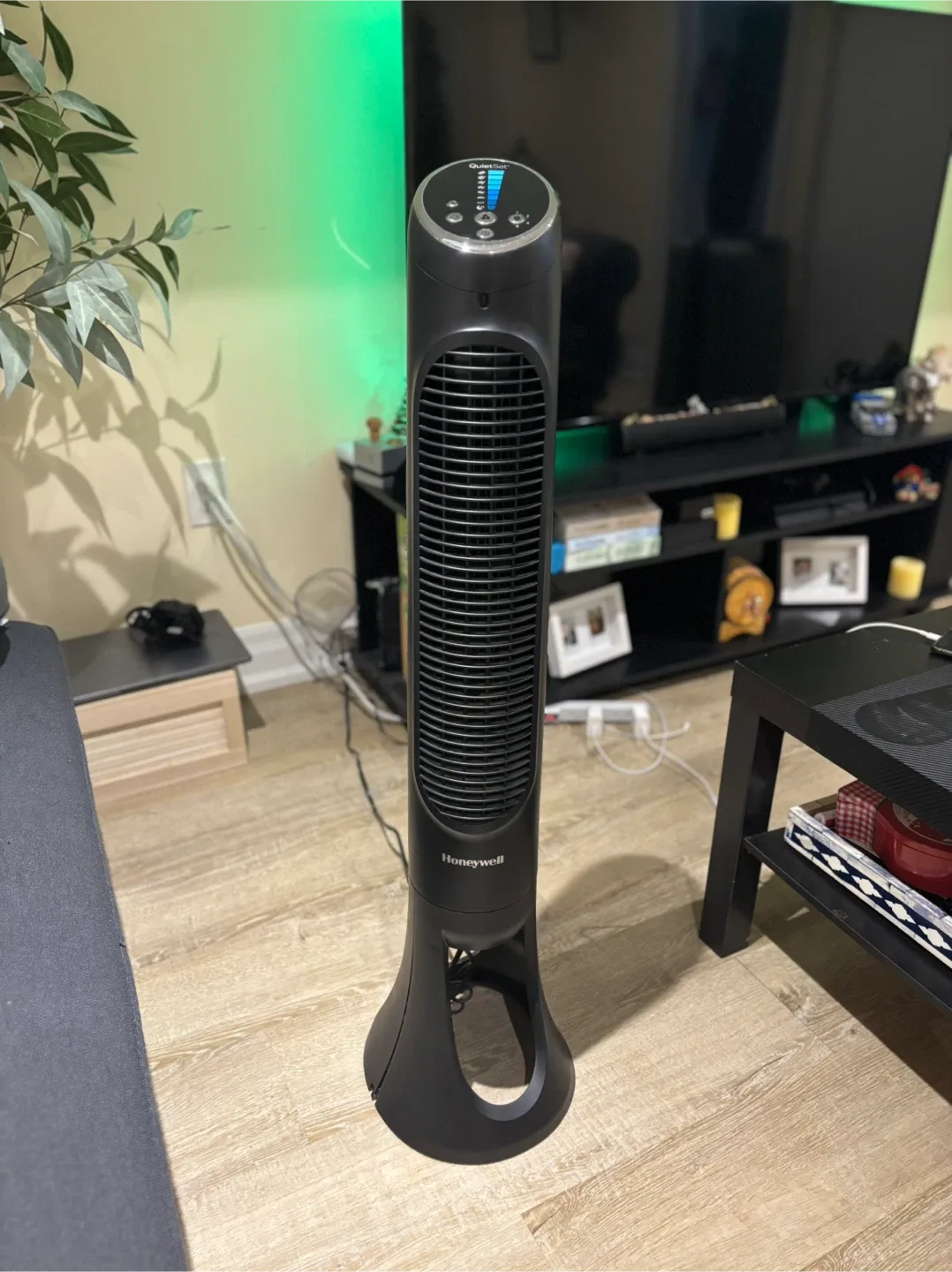 Honeywell QuietSet Tower Fan - Black thumbnail