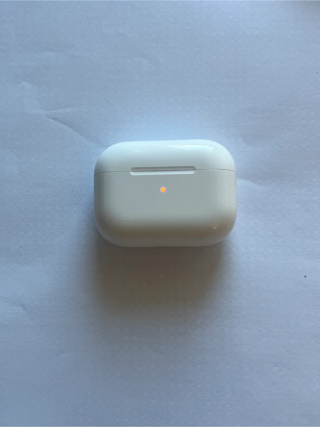 Apple AirPods Pro Case - White image indicator(2)