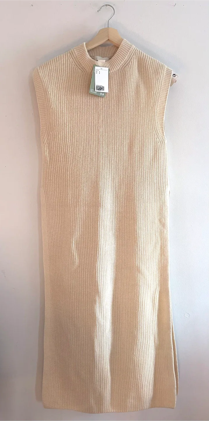 H&M knit dress with side slits  (new with tag )