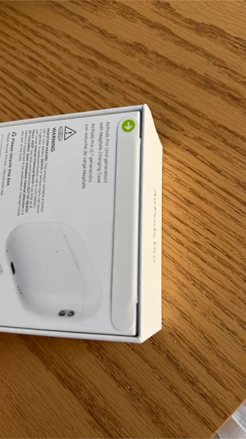 New Apple AirPods Pro (2nd generation) with bag image indicator(6)