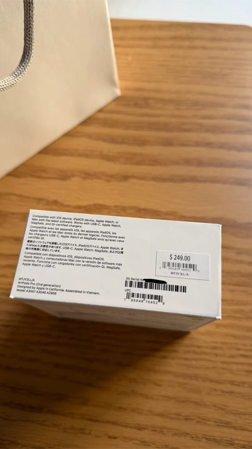 New Apple AirPods Pro (2nd generation) with bag image indicator(4)