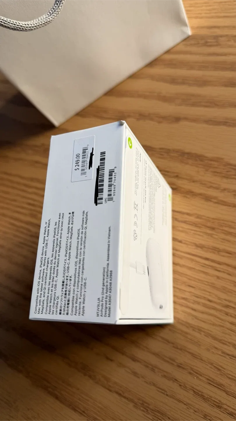New Apple AirPods Pro (2nd generation) with bag image indicator(7)