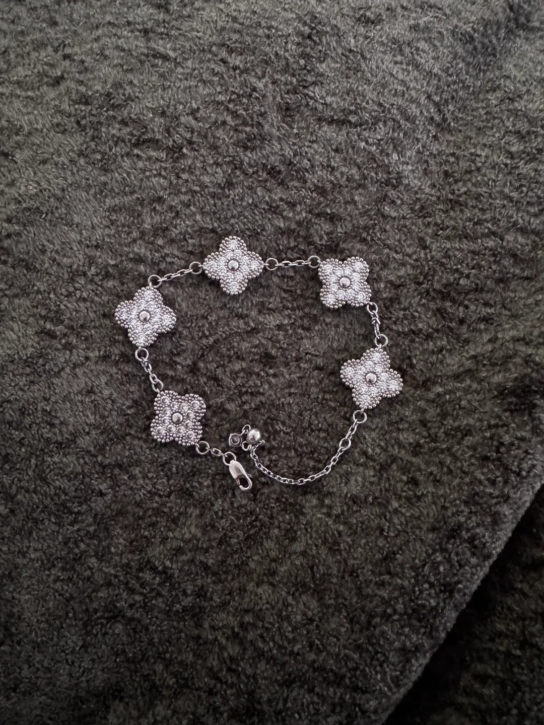 Clover Design Silver Bracelet image indicator(2)