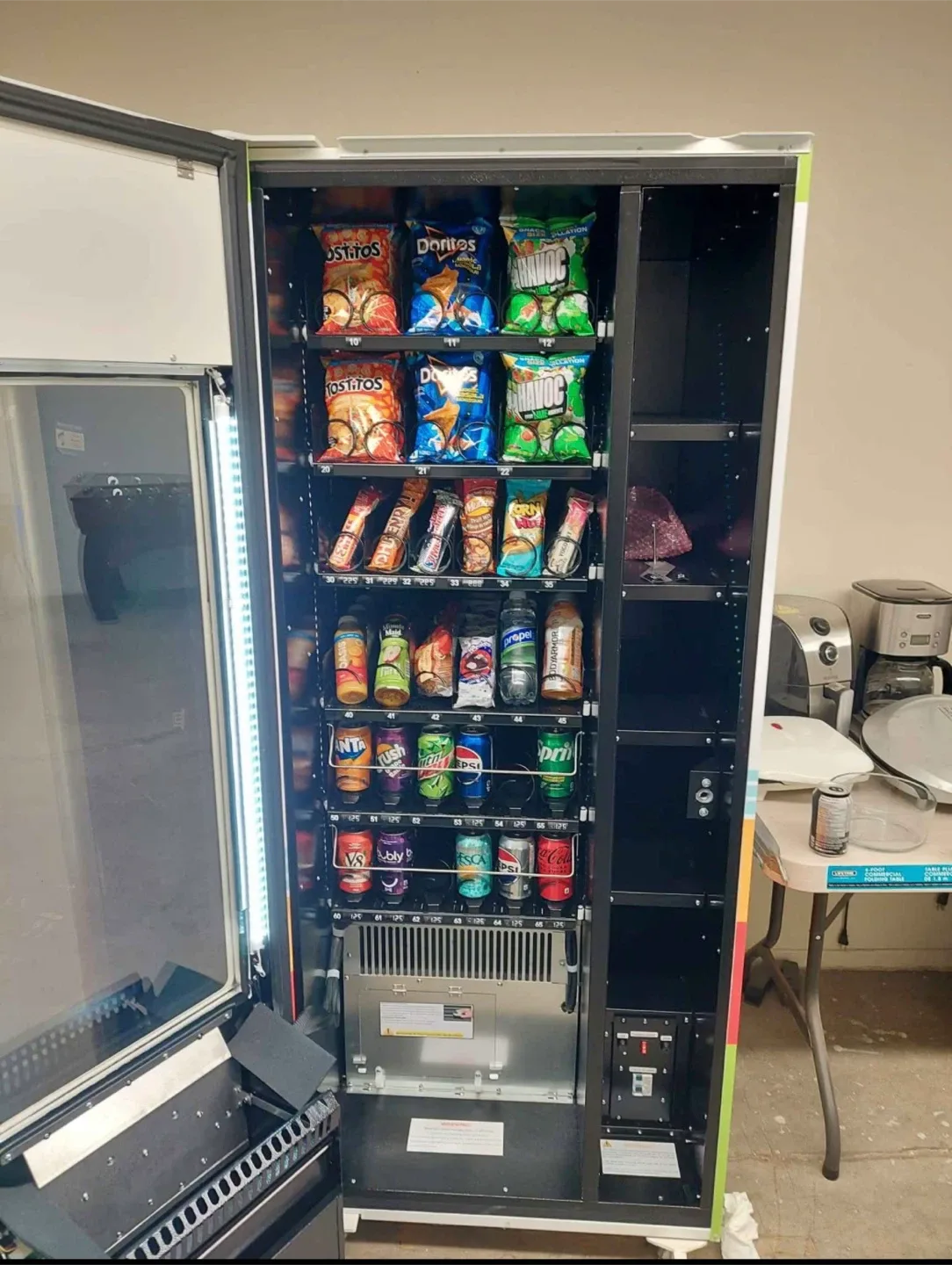 Vending machine for snacks image indicator(4)