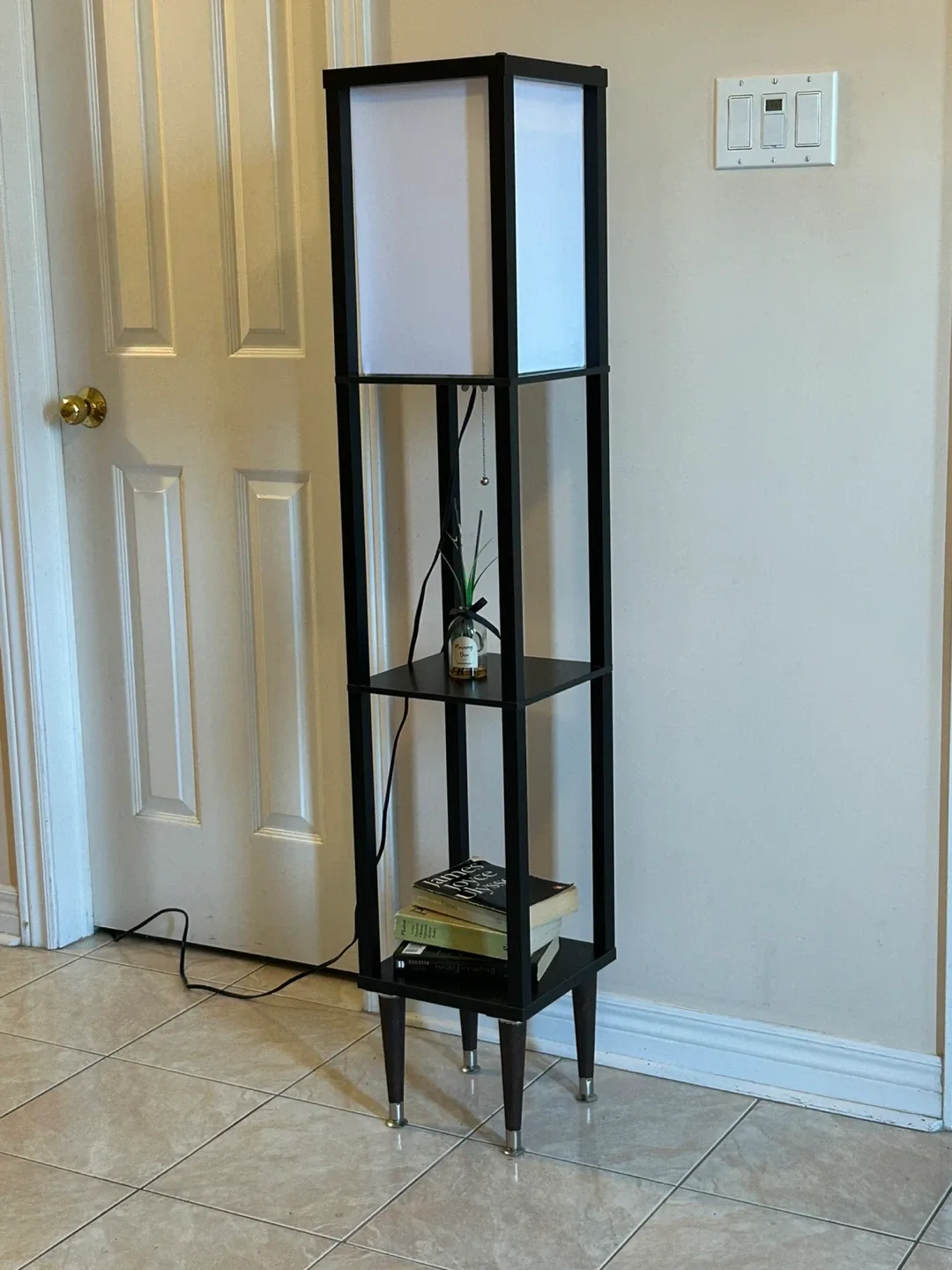 Black Shelf Floor Lamp image indicator(2)