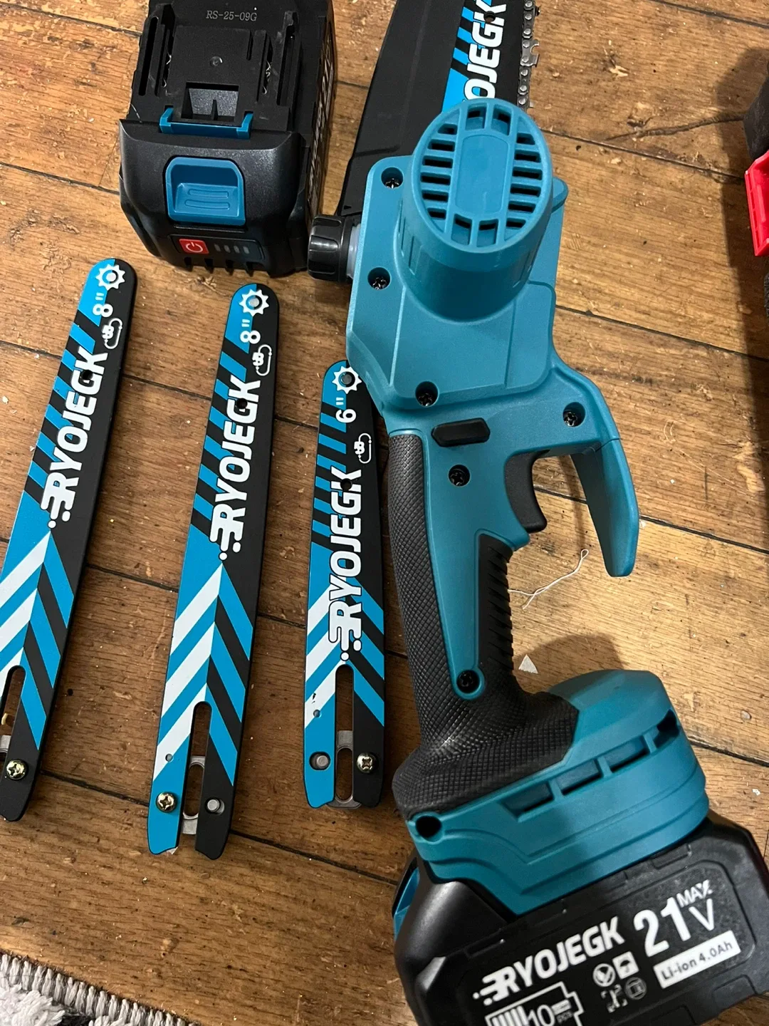 Cordless Mini Chainsaw w/ Case(6-8in) image indicator(2)