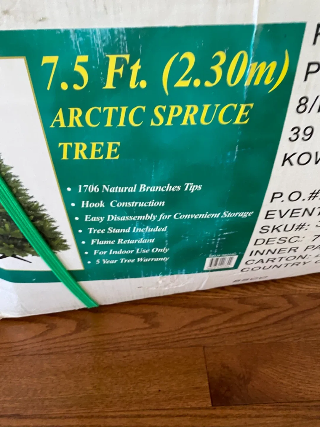 7.5 Ft Arctic Spruce Artificial Christmas Tree image indicator(3)