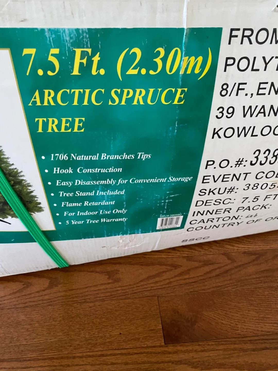 7.5 Ft Arctic Spruce Artificial Christmas Tree image indicator(2)