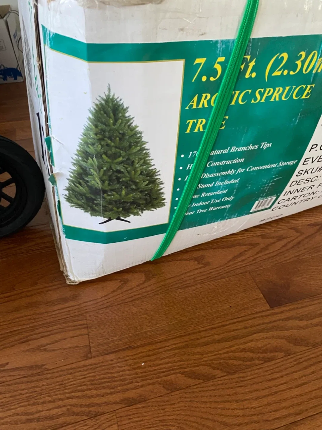 7.5 Ft Arctic Spruce Artificial Christmas Tree image indicator(4)