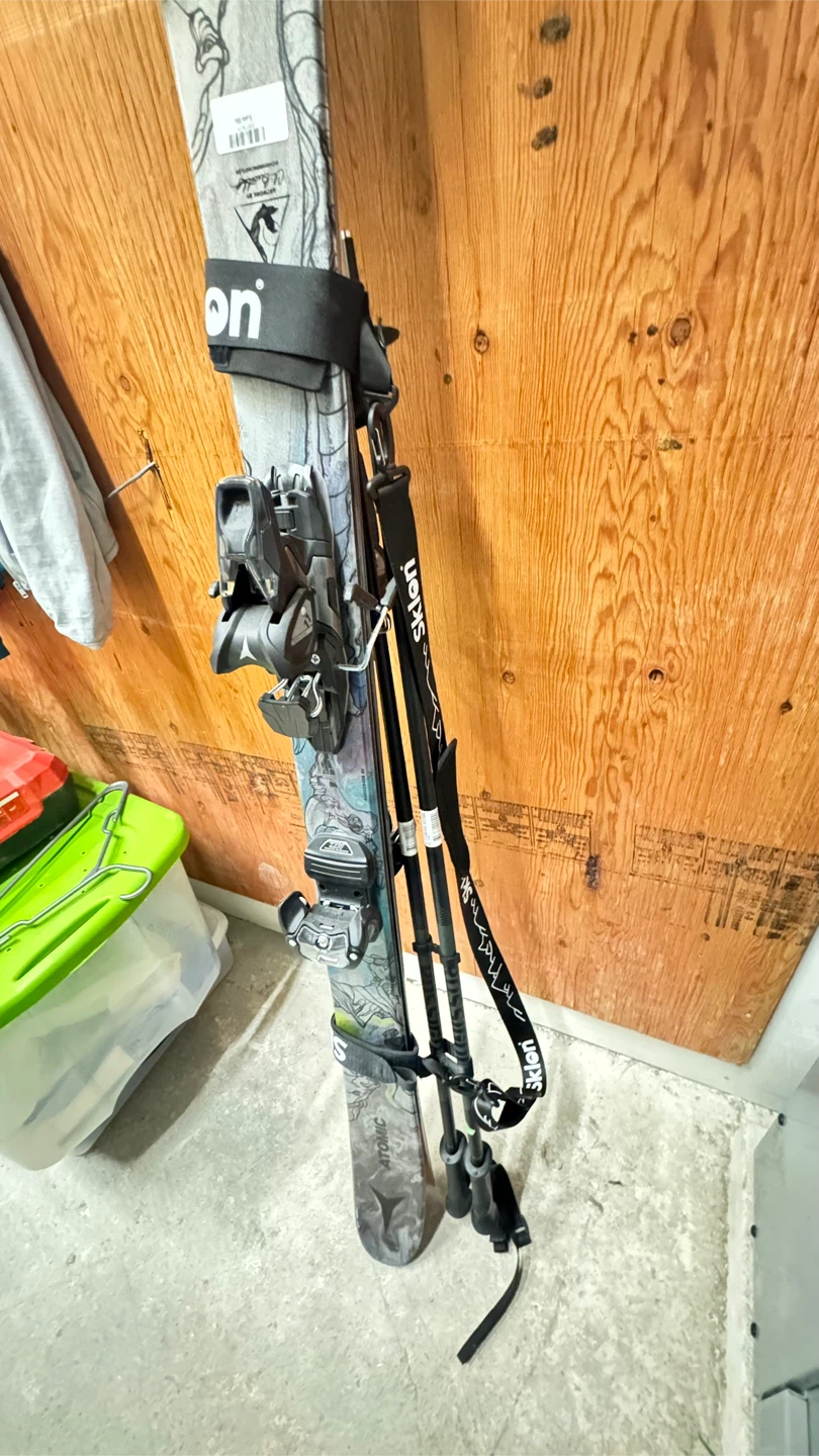 Atomic Skis with Salomon Bindings & Ski Goggles - photo 2