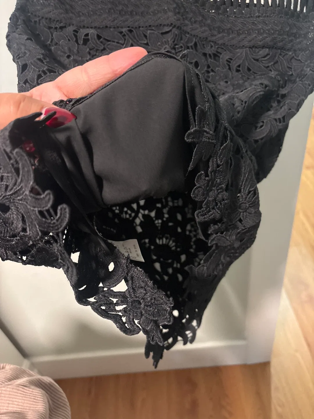 Black Lace Sleeveless Top image indicator(4)