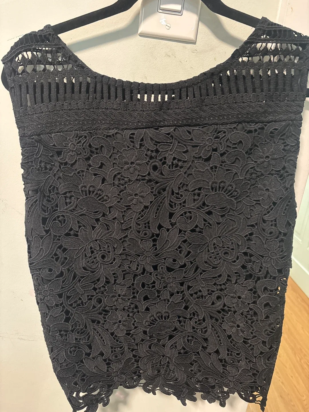 Black Lace Sleeveless Top image indicator(5)