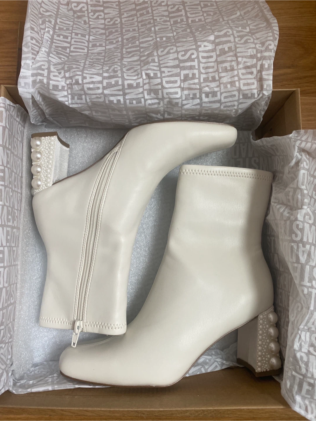 Steve Madden Hush-P White Pearl Boots - Size 6.5