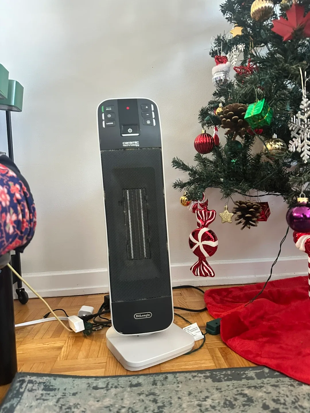 De'Longhi HFX65V15CA Tower Ceramic Fan Heater, Gray