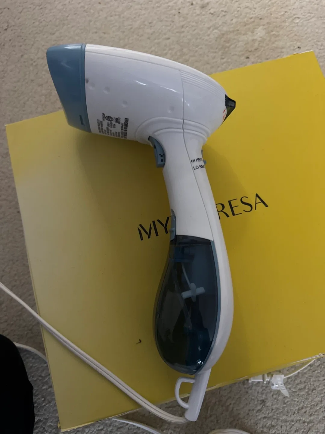 MyTheresa Handheld Garment Steamer image indicator(3)