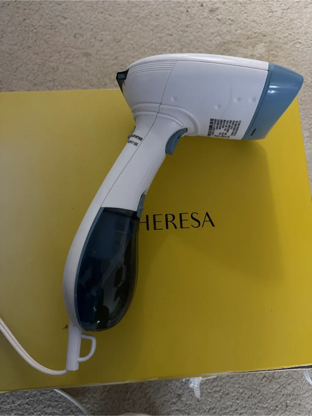 MyTheresa Handheld Garment Steamer image indicator(2)