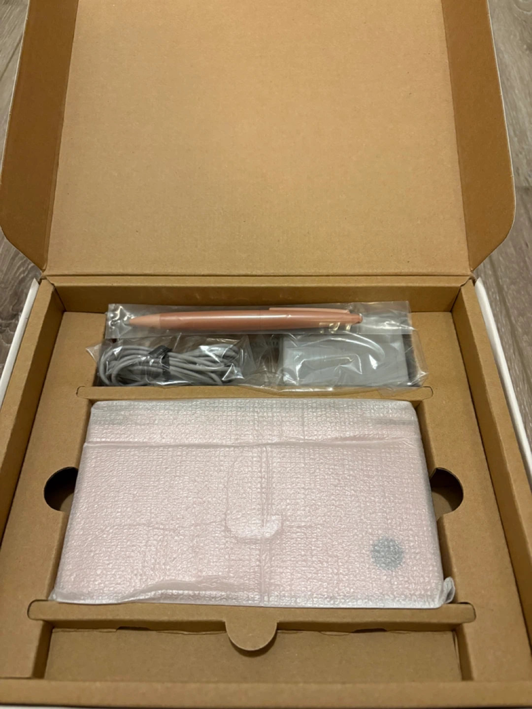 Collector Alert! Rare, Brand New Nintendo DSi XL in Rose Gold! - photo 3