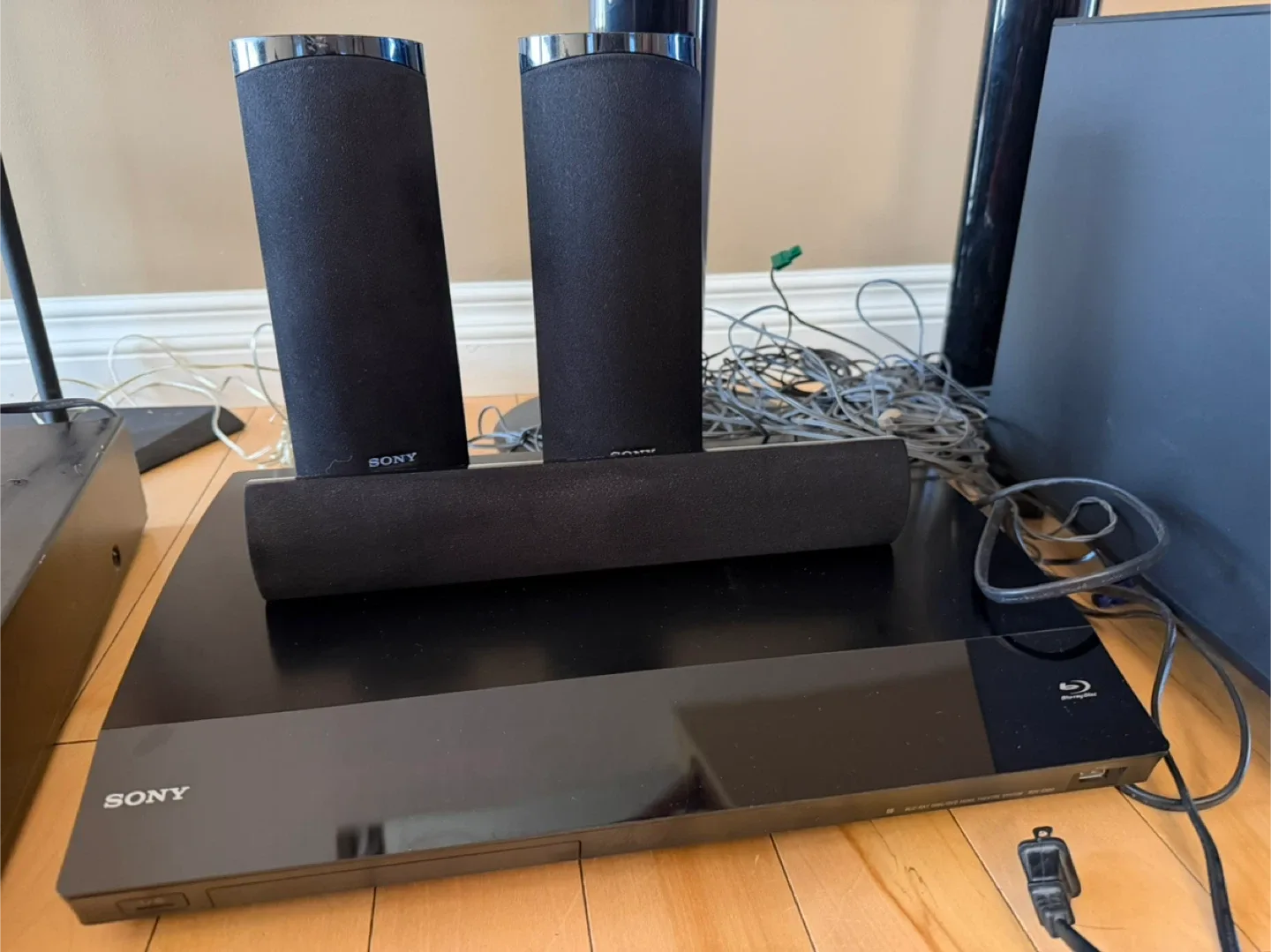 Sony HBD-E880 5.1 Channel Blu-Ray Home Theatre System image indicator(2)