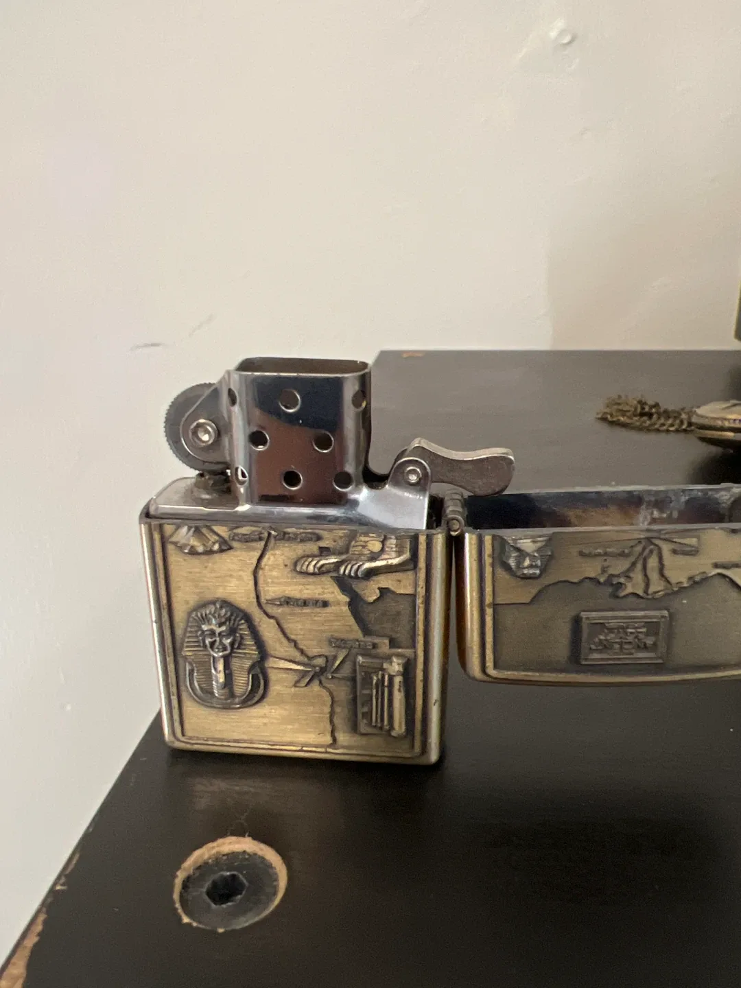 Lighter with Egyptian Design image indicator(3)