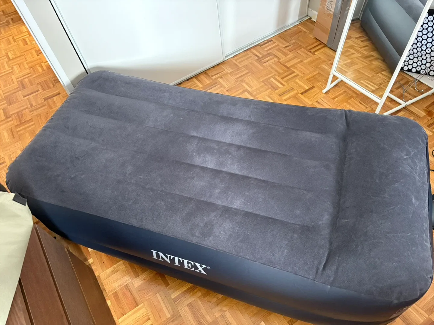 Intex Twin Size Air Mattress image indicator(3)
