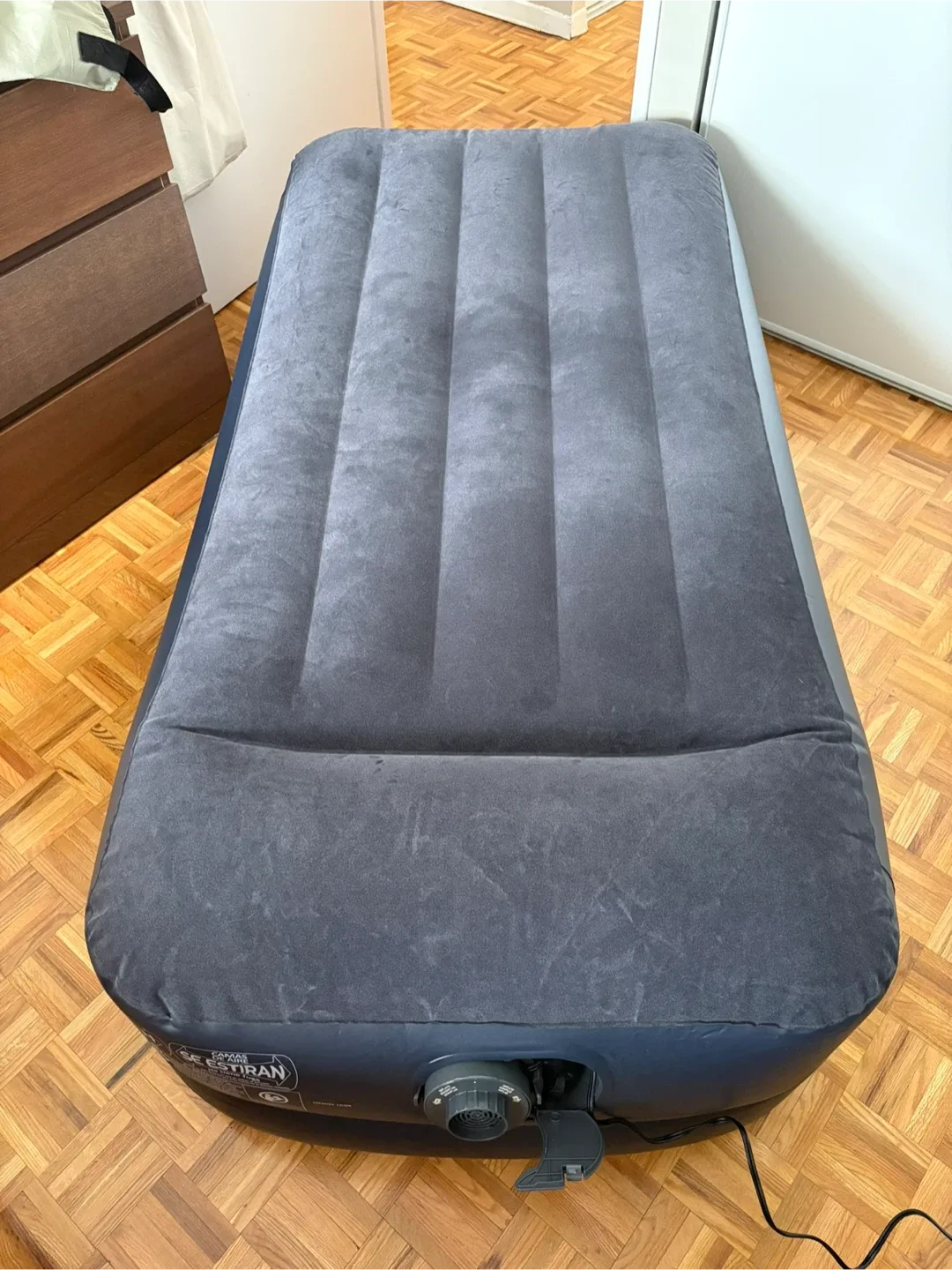 Intex Twin Size Air Mattress image indicator(4)