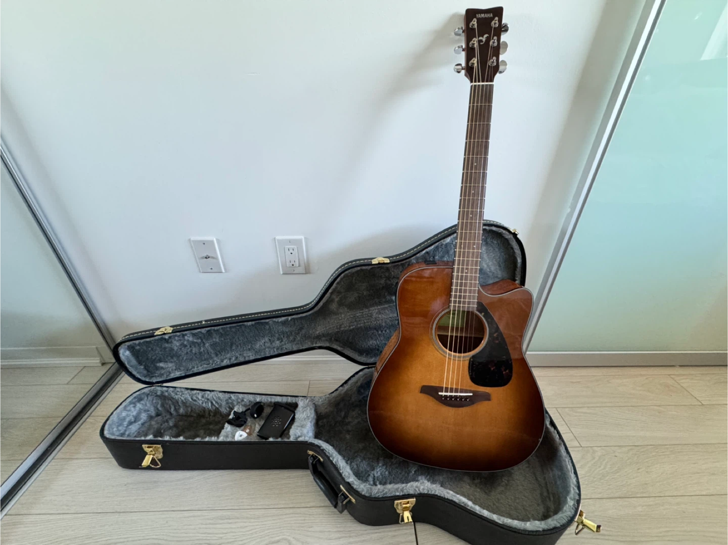 Yamaha FGX800C - Sand Burst