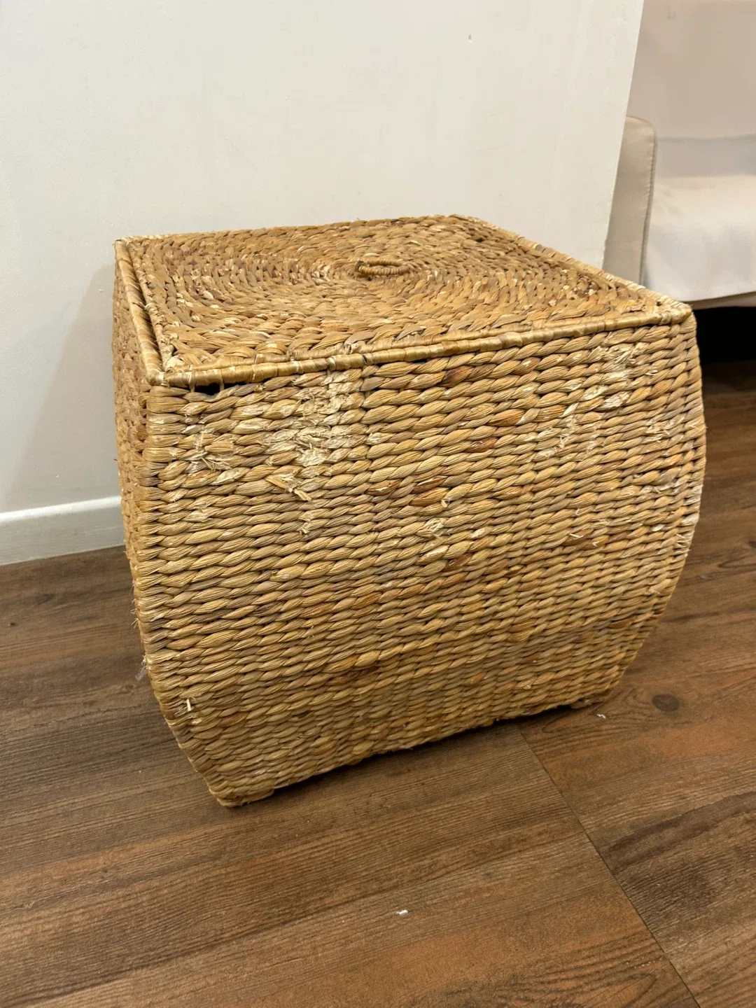 Woven Wicker Storage Box with Lid image indicator(2)