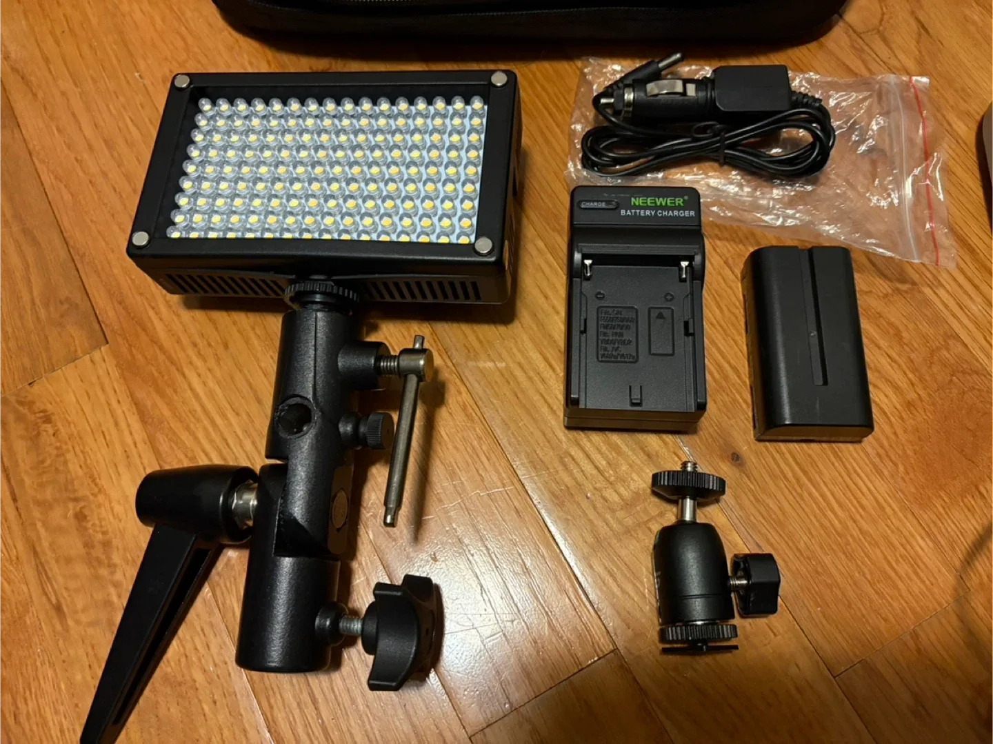 Genaray LED-6200T Light Panel Kit image indicator(2)