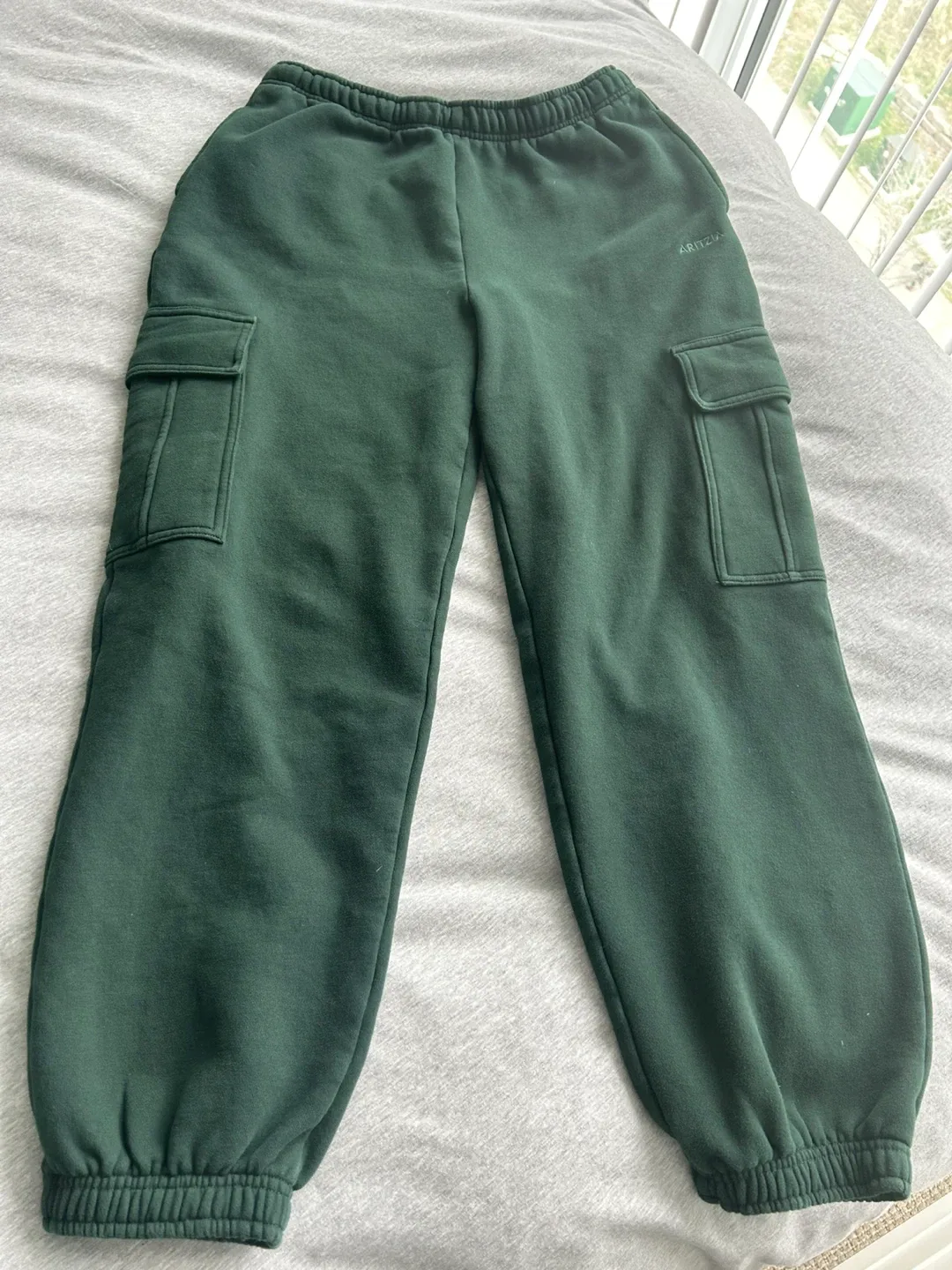 Aritzia Sweatfleece Cargo Pants - Size M