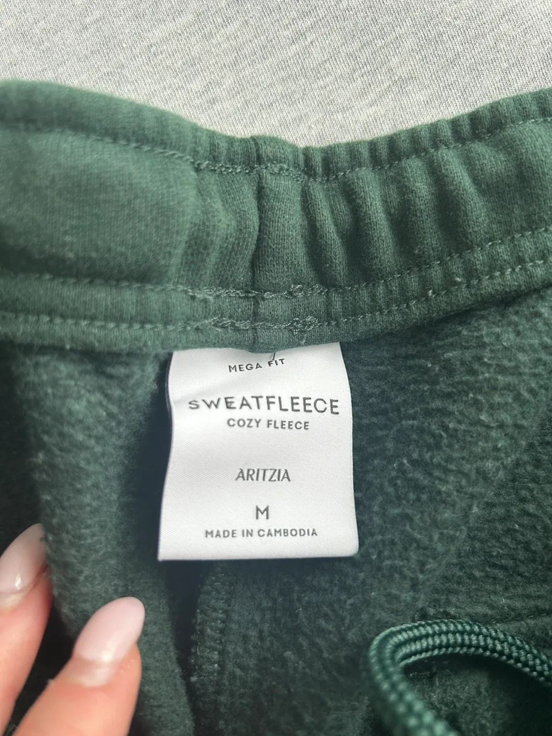 Aritzia Sweatfleece Cargo Pants - Size M image indicator(3)