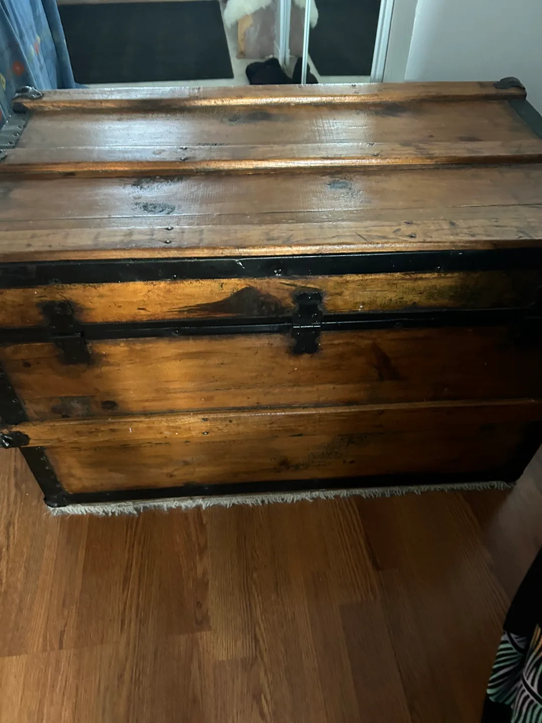 Antique steamer trunk image indicator(5)