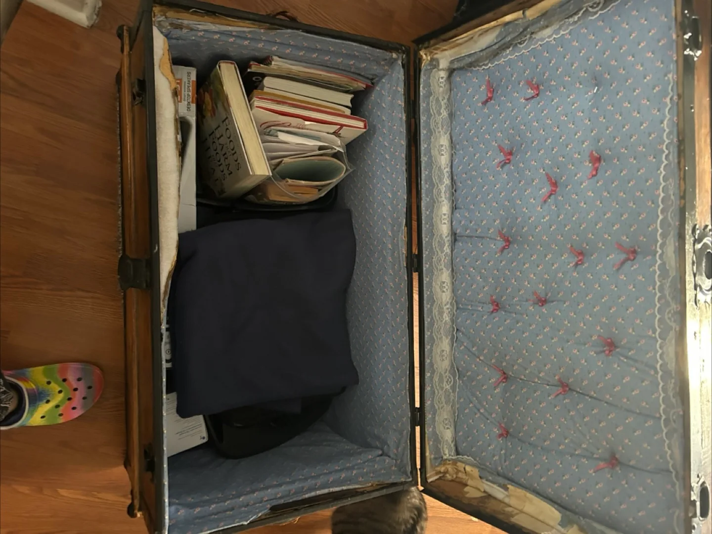 Antique steamer trunk image indicator(4)