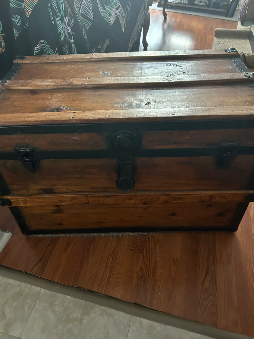 Antique steamer trunk image indicator(6)