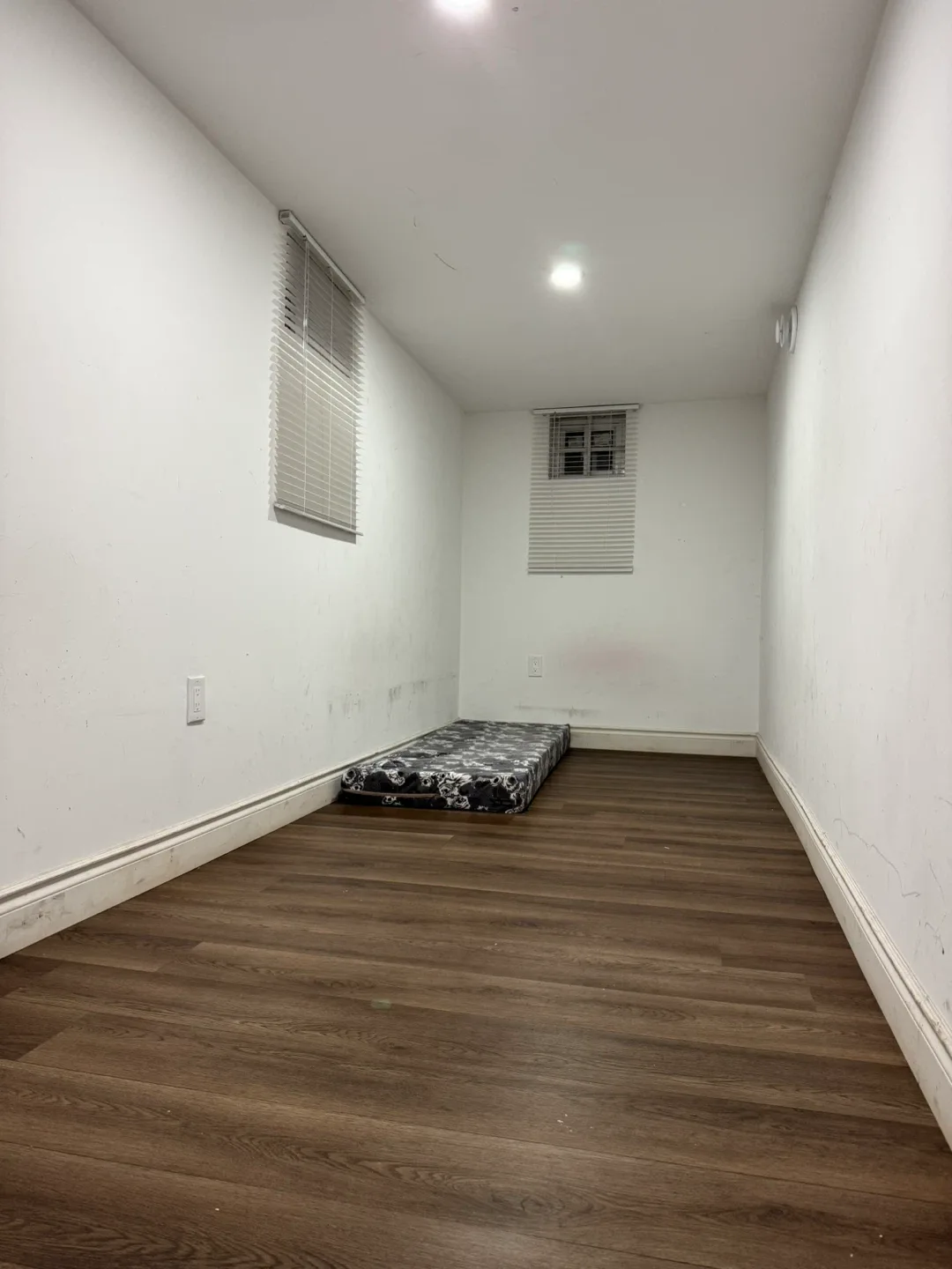 2 Bedroom Basement in Rent image indicator(4)