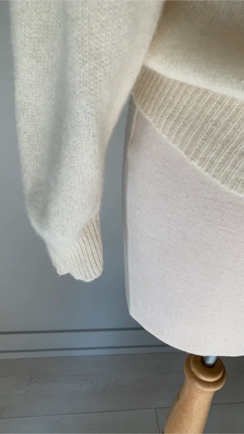 Rare Vintage Find Hunt Club Lamb & Angora Wool Sweater Size M/L image indicator(6)