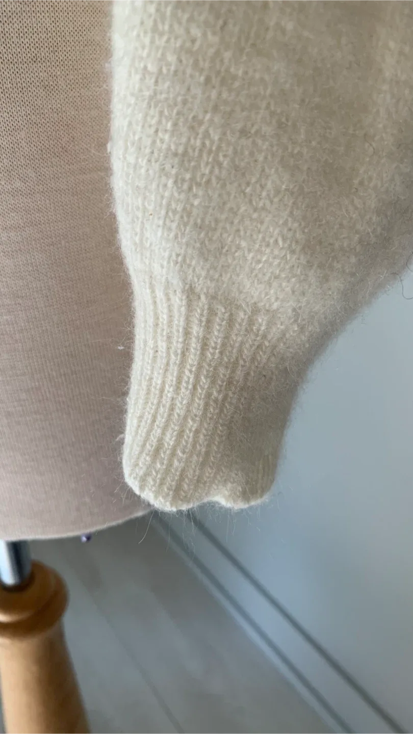 Rare Vintage Find Hunt Club Lamb & Angora Wool Sweater Size M/L image indicator(4)