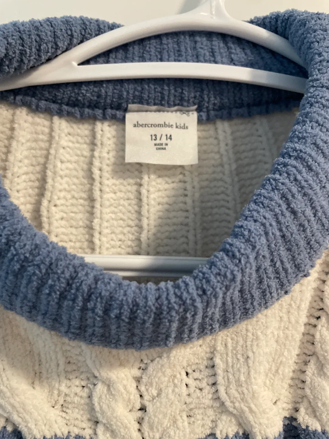 Abercrombie Kids Sweater Size 13/14 image indicator(3)